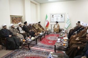 دیدار نماینده ولی فقیه در آذربایجان غربی و همراهان با آیت الله حسینی بوشهری