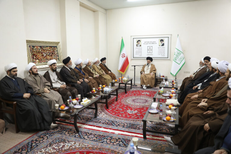 دیدار نماینده ولی فقیه در آذربایجان غربی و همراهان با آیت الله حسینی بوشهری