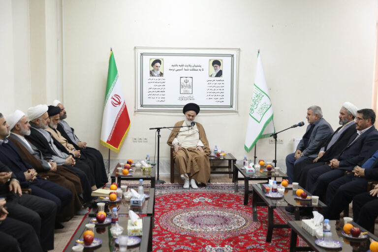 دیدار مسئولین بسیج اساتید حوزه و دانشگاه با آیت الله حسینی بوشهری به مناسبت روز وحدت حوزه و دانشگاه