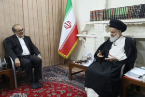 دیدار دکتر مهدی غضنفری، رئیس صندوق توسعه ملی، با آیت الله حسینی بوشهری