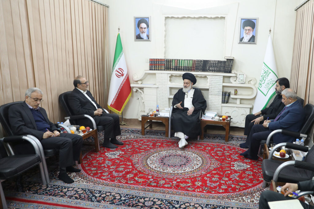 دیدار دکتر مهدی غضنفری، رئیس صندوق توسعه ملی، با آیت الله حسینی بوشهری