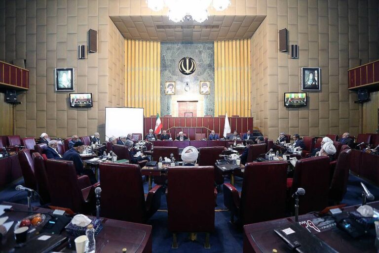 جلسه مجمع تشخیص مصلحت نظام با حضور روسای قوای مجریه و قضائیه