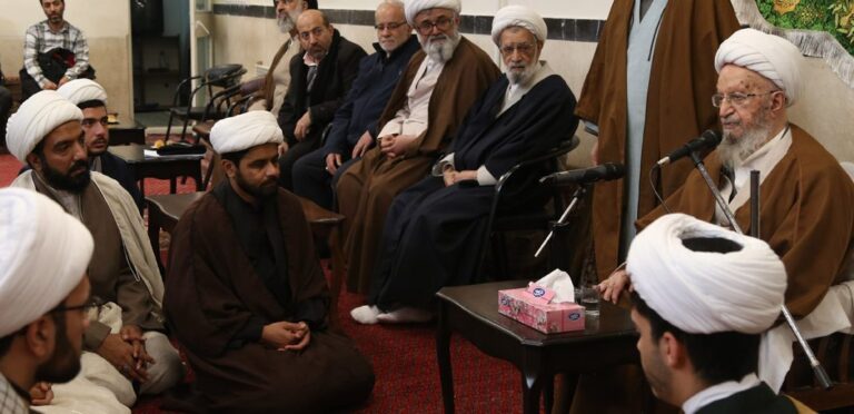 مراسم عمامه گذاری توسط آیت الله مکارم شیرازی