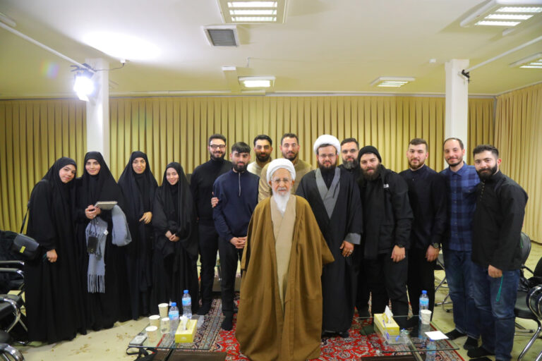 دیدار جمعی از دانشجویان و مدیران مراکز اسلامی از کشور آلمان با آیت الله جوادی آملی