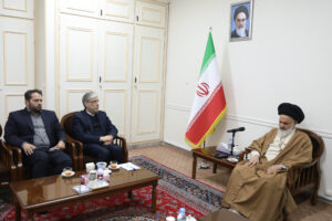 دیدار وزیر علوم، تحقیقات و فناوری با آیت الله حسینی بوشهری