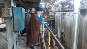 بازدید آیت الله سیداحمد حسینی خراسانی از کارخانه قند فریمان