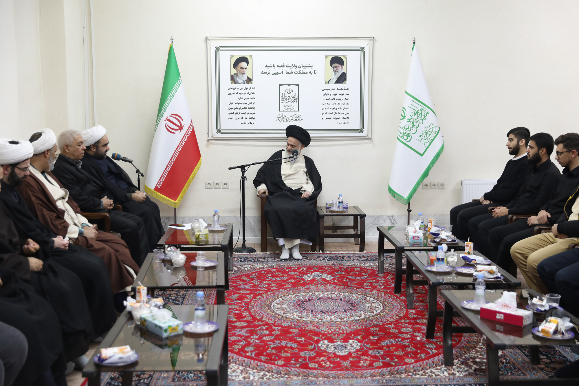 آیت الله حسینی بوشهری در جمع طلاب مدرسه سفیران هدایت امام جواد (ع) آذرشهر استان گلستان