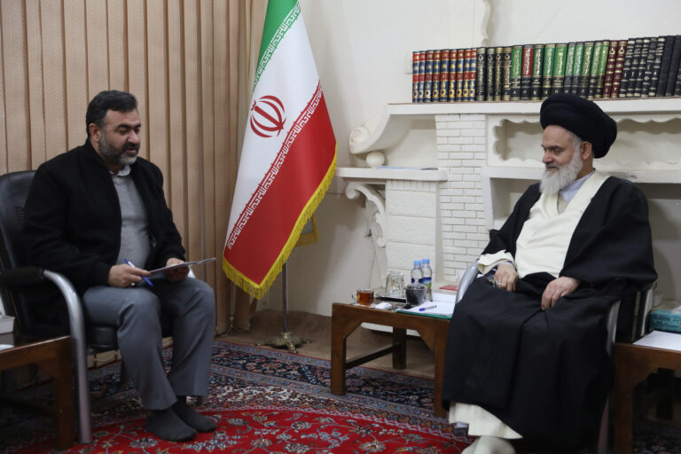 دیدار مدیرعامل شرکت گاز استان قم با آیت الله حسینی بوشهری