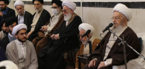 مراسم عمامه گذاری جمعی از طلاب حوزه علمیه قم با سخنرانی آیت الله مکارم