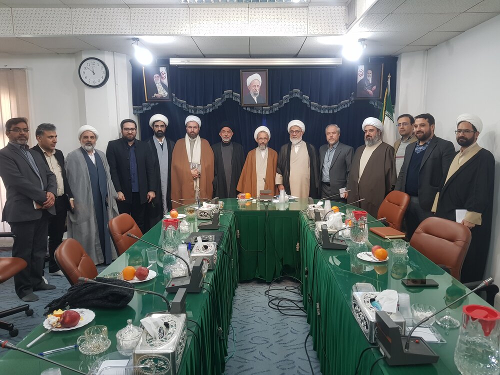 دیدار رئیس و محققان مرکز تحقیقات اسلامی مجلس شورای اسلامی با آیت الله رجبی