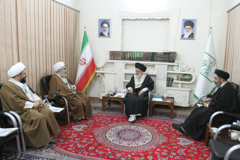 دیدار ابوالقاسم مقیمی حاجی معاون پژوهش حوزه های علمیه با آیت الله حسینی بوشهری