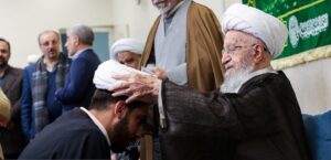 مراسم عمامه گذاری توسط آیت الله مکارم