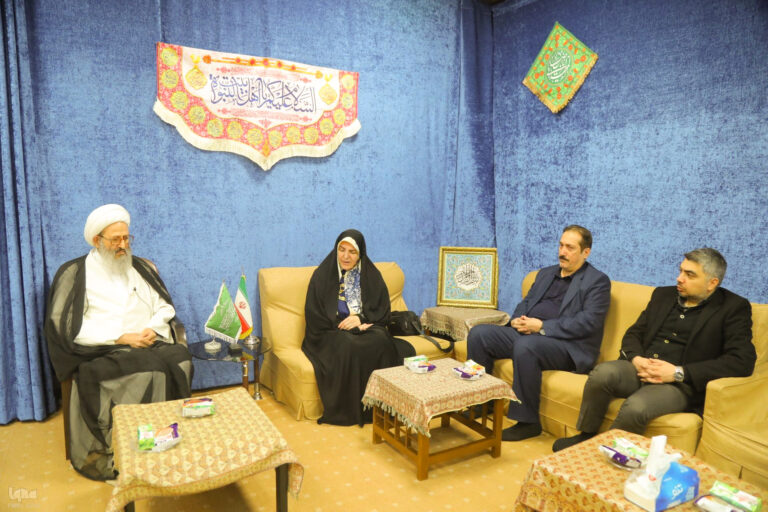 دیدار خانم دکتر آقاپور مشاور رئیسجمهور در امور همکاریهای اقتصادی با آیت الله فقیهی