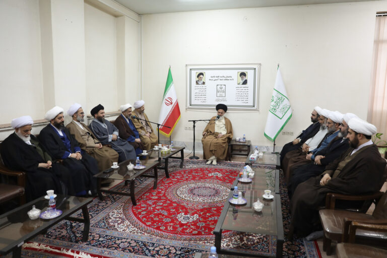 دیدار جمعی از ائمه جمعه استان گلستان با آیت الله حسینی بوشهری