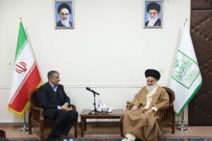 دیدار رئیس سازمان انرژی اتمی با آیت الله حسینی بوشهری