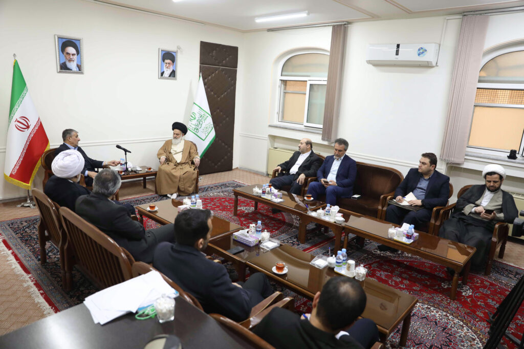 دیدار رئیس سازمان انرژی اتمی با آیت الله حسینی بوشهری