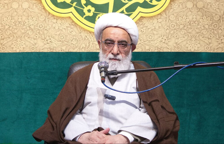 مراسم عمامه گذاری توسط آیت الله شب زنده دار