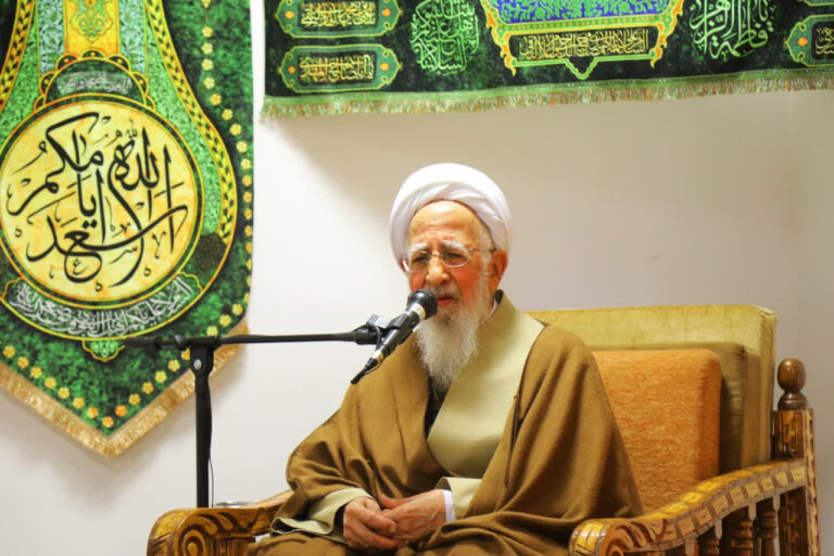 مراسم عمامه گذاری توسط آیت الله جوادی آملی