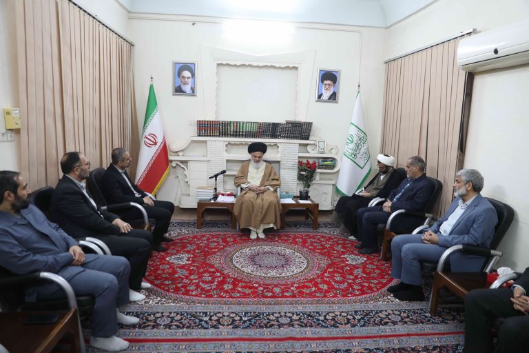 دیدار سرپرست اداره کل آموزش و پرورش استان قم به همراه معاونین با آیت الله حسینی بوشهری