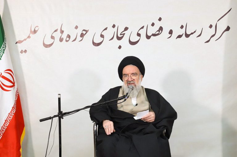 جلسه درس اخلاق ویژه کارمندان، خبرنگاران و فعالان رسانهای مرکز رسانه و فضای مجازی حوزههای علمیه امروز با حضور آیتالله سیداحمد خاتمی