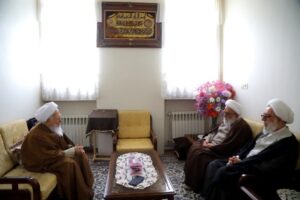 دیدار آیت الله شب زنده دار از آیت الله جوادی در بیت معظم له