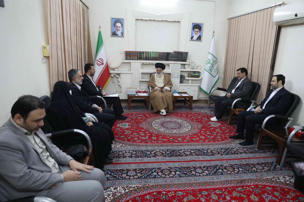 دیدار نوروزی تعدادی از اعضای شورای شهر قم با آیت الله حسینی بوشهری