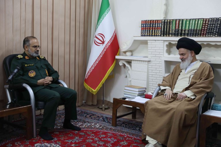 دیدار نوروزی فرمانده سپاه علی بن ابی طالب استان قم با آیت الله حسینی بوشهری