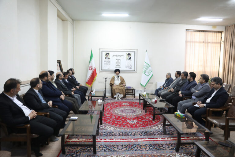 دیدار رئیس مرکز بازرسی، ارزیابی عملکرد و ارتباطات مردمی وزارت تعاون، کار و رفاه اجتماعی به همراه جمعی از مدیران ارشد بازرسی این وزارتخانه، با آیت الله حسینی بوشهری