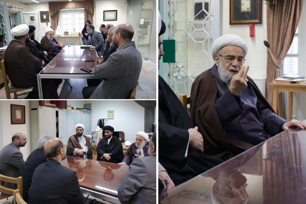 بازدید آیت الله طبسی از کتابخانه مرکزی آستان قدس روضوی