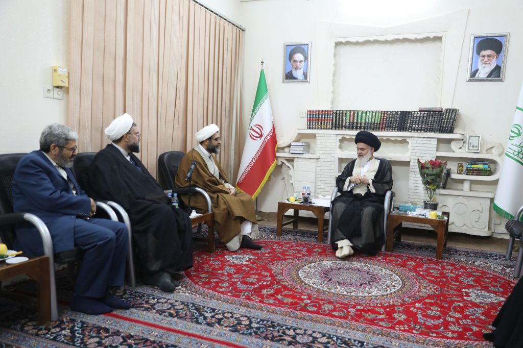 دیدار مدیر حوزه علمیه خواهران و معاونین با آیت الله حسینی بوشهری