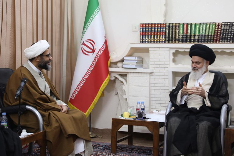 دیدار مدیر حوزه علمیه خواهران با آیت الله حسینی بوشهری