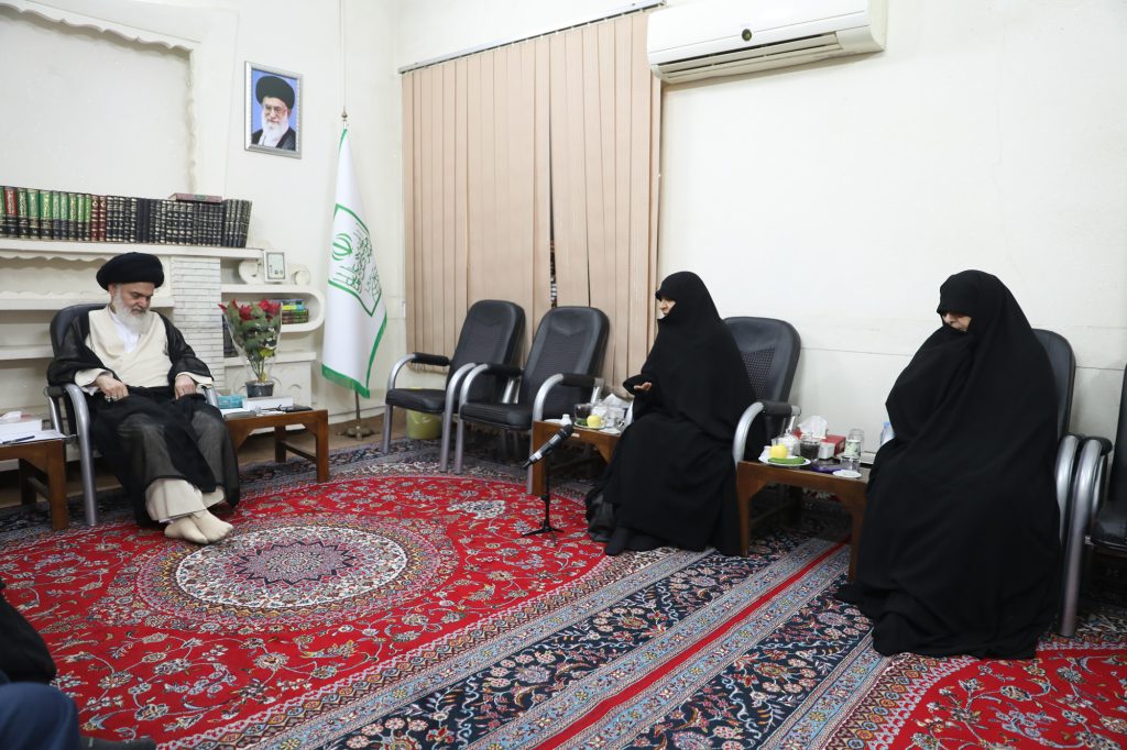 دیدار معاون آموزش و پژوهش حوزه علمیه خواهران با آیت الله حسینی بوشهری
