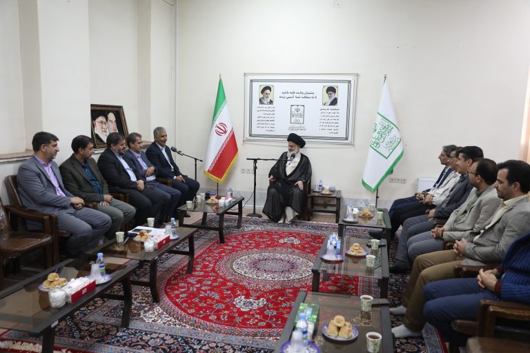 دیدار هیئت رئیسه دانشگاه علوم پزشکی استان قم با آیت الله حسینی بوشهری