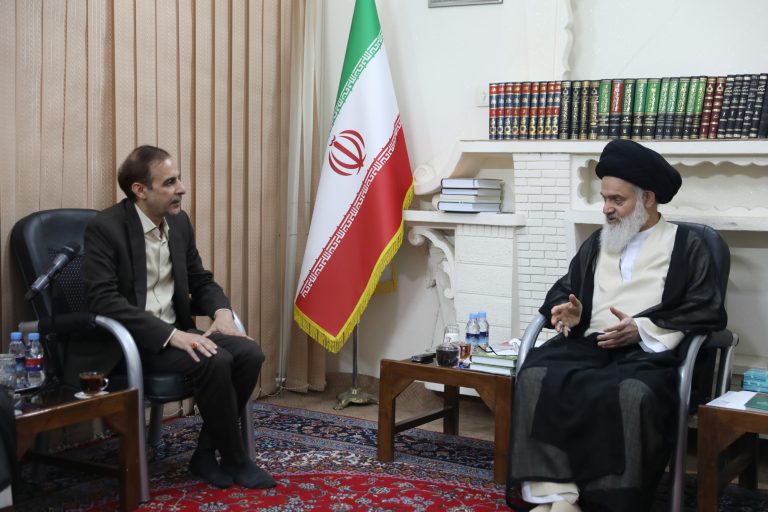 دیدار مدیر کل صدا و سیمای استان قم با آیت الله حسینی بوشهری