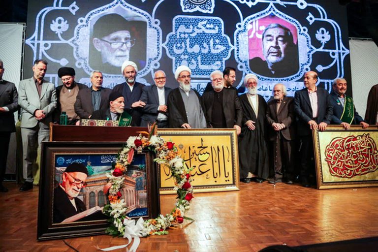 مراسم آیین تکریم و بزرگداشت دو چهره برجسته و بااخلاص عرصه مدیحه‌سرایی، حاج غلامرضا سازگار و حاج محمدرضا عاصی از سوی هیئت خادم‌الرضا(ع) قم در سالن همایش مرکز فقهی ائمه اطهار (ع)