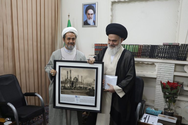 دیدار سرپرست اداره کل میراث فرهنگی استان قم با آیت الله حسینی بوشهری