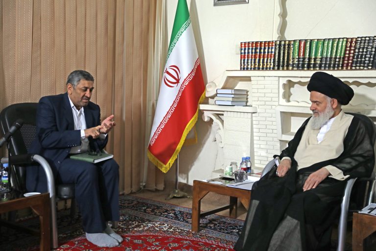 دیدار رئیس پارک علم و فناوری استان قم با آیت الله حسینی بوشهری