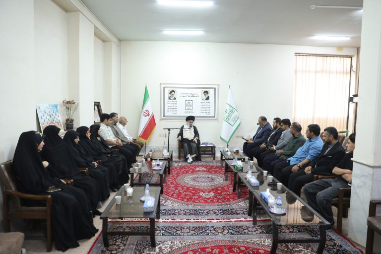 آیتالله حسینی بوشهری در دیدار مسئولان هیئت خادمالرضا(ع) قم: هجمه تبلیغاتی دشمنان انقلاب اسلامی هر روز گستردهتر میشود