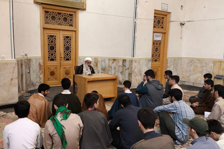 آیت‌الله شب‌زنده‌دار در جمع طلاب مدرسه علمیه آل‌یاسین قم: طلاب باید منشور روحانیت رهبر انقلاب را مطالعه و مباحثه کنند