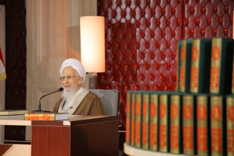 آیت الله جوادی آملی در حرم امیرالمومنین