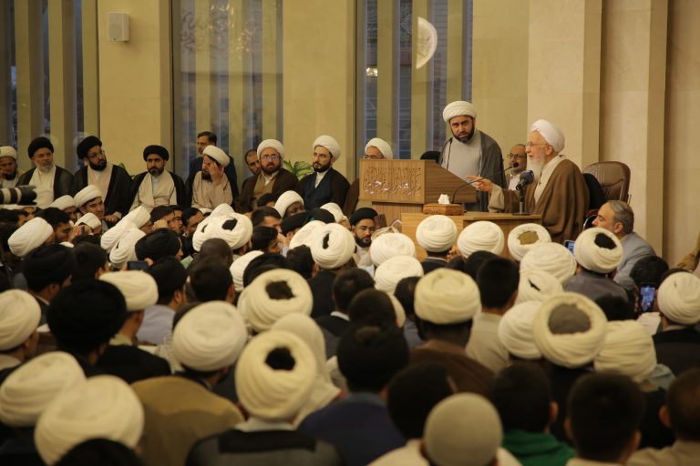 آیتالله العظمی جوادیآملی در جمع اساتید و طلاب حوزه علمیه نجف: حوزههای علمیه باید از قرآن و سنت اهلبیت(ع) فهم عمیق و دقیق داشته باشند