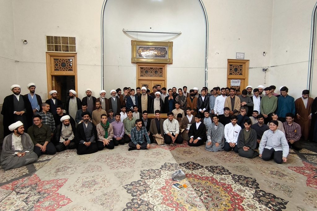 آیت‌الله شب‌زنده‌دار در جمع طلاب مدرسه علمیه آل‌یاسین قم