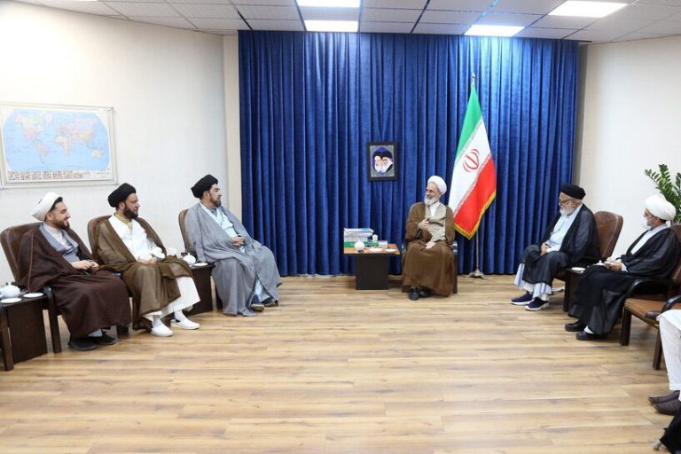 دیدار جمعی از علمای هند با آیت الله اعرافی مدیر حوزه های علمیه