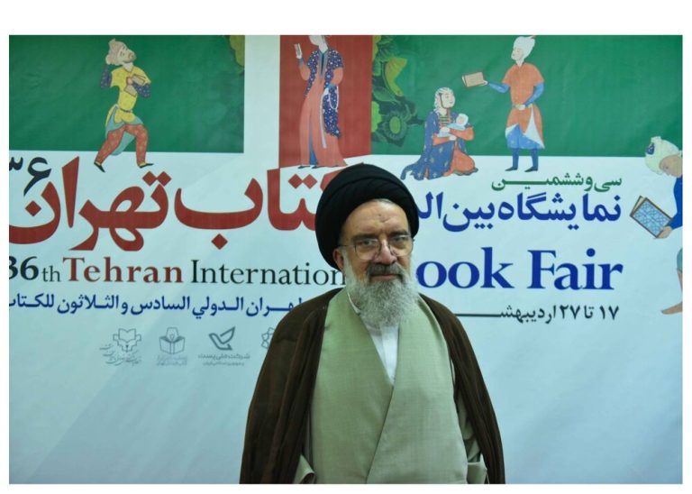 حضور آیت الله خاتمی در نمایشگاه کتاب