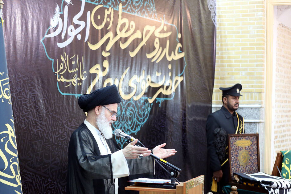 آیت الله حسینی بوشهری در مراسم غبارروبی حرم موسی مبرقع(ع) قم