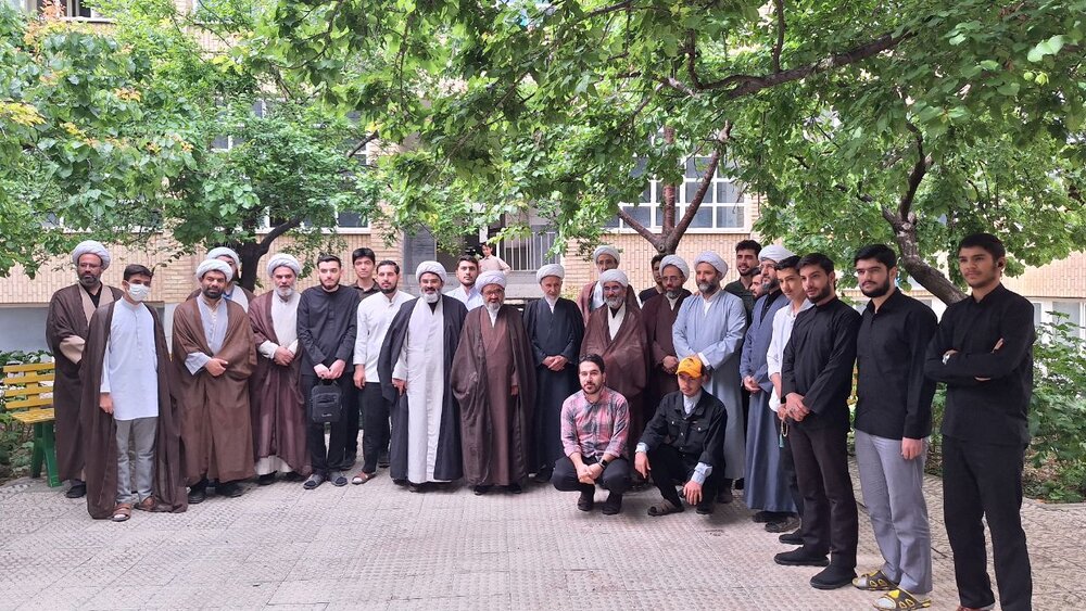 حجت الاسلام و المسلمین حیدری فسایی در جمع طلاب مدرسه علمیه امام صادق(ع) زنجان