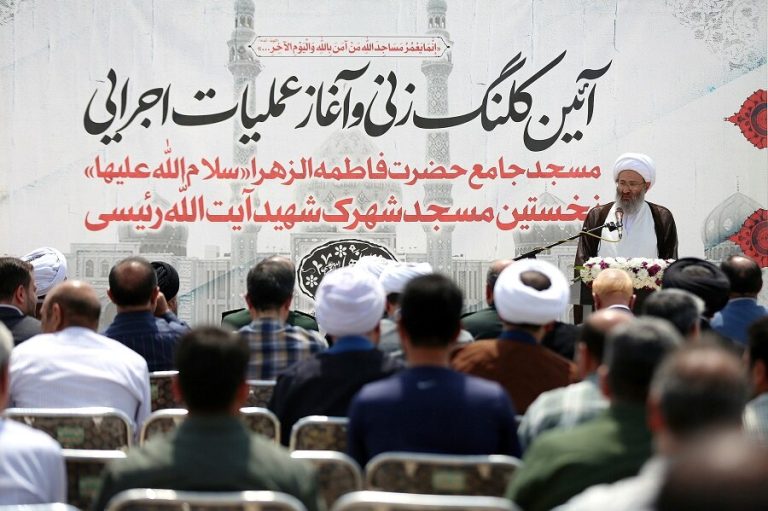 کلنگزنی اولین مسجد نهضت ملی مسکن قم با حضور آیت الله فقیهی