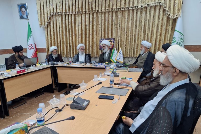 حجتالاسلام و المسلمین فرخفال در دیدار اعضای هیئت رئیسه مجمع عمومی جامعه مدرسین: لزوم پرهیز از موازی کاری نسبت به بیانیه «حوزه پیشرو و سرآمد»