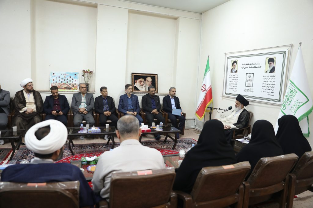 دیدار رئیس سازمان ملی پرورش استعدادهای درخشان به همراه سرپرست آموزش و پرورش استان قم با آیت الله حسینی بوشهری