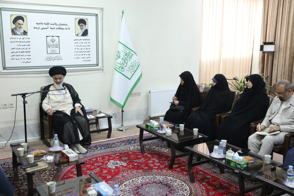 دیدار رئیس سازمان ملی پرورش استعدادهای درخشان به همراه سرپرست آموزش و پرورش استان قم با آیت الله حسینی بوشهری